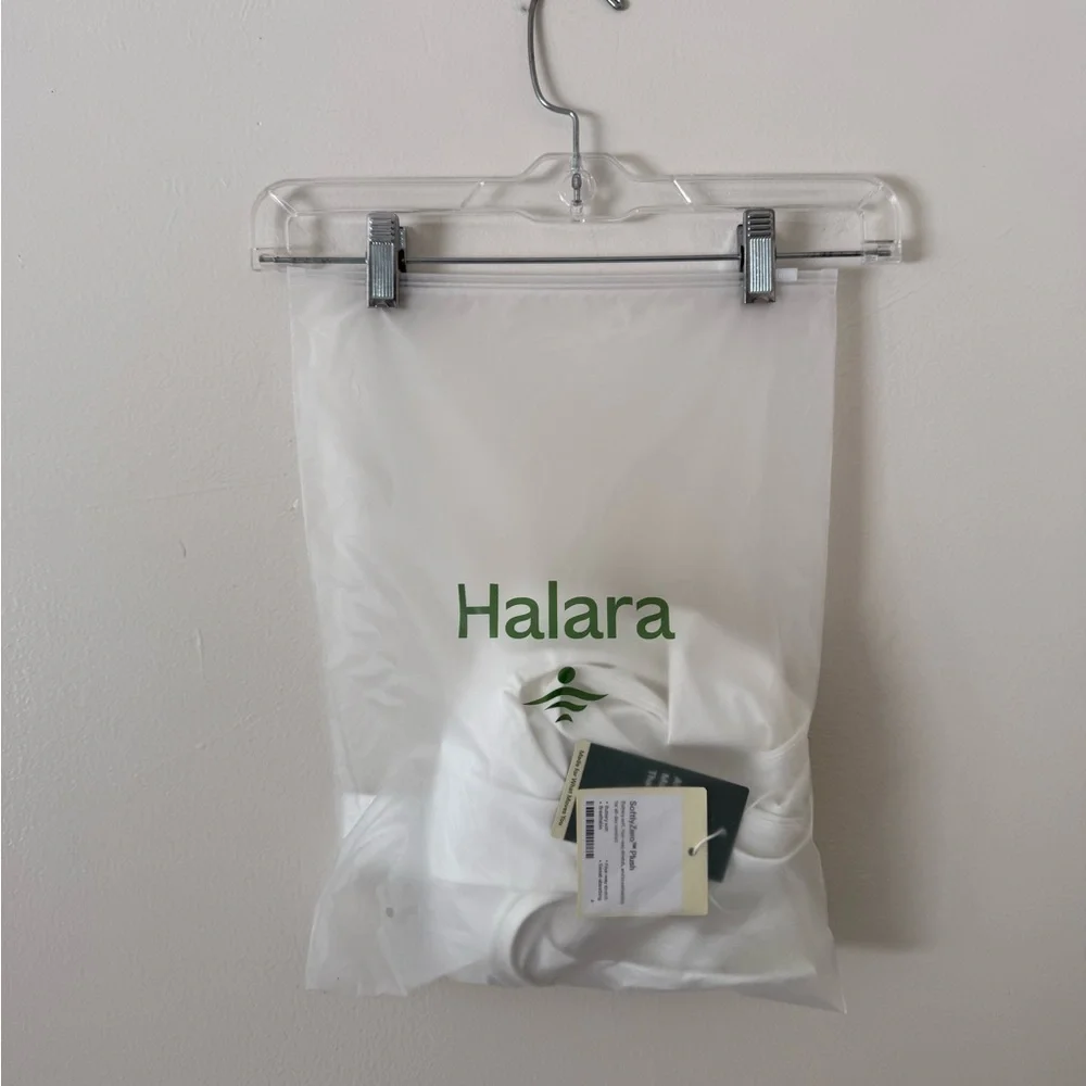 NWT HALARA SoftlyZero White Padded Running Tank Top Womens Size Large Cups D-F - Picture 6 of 12